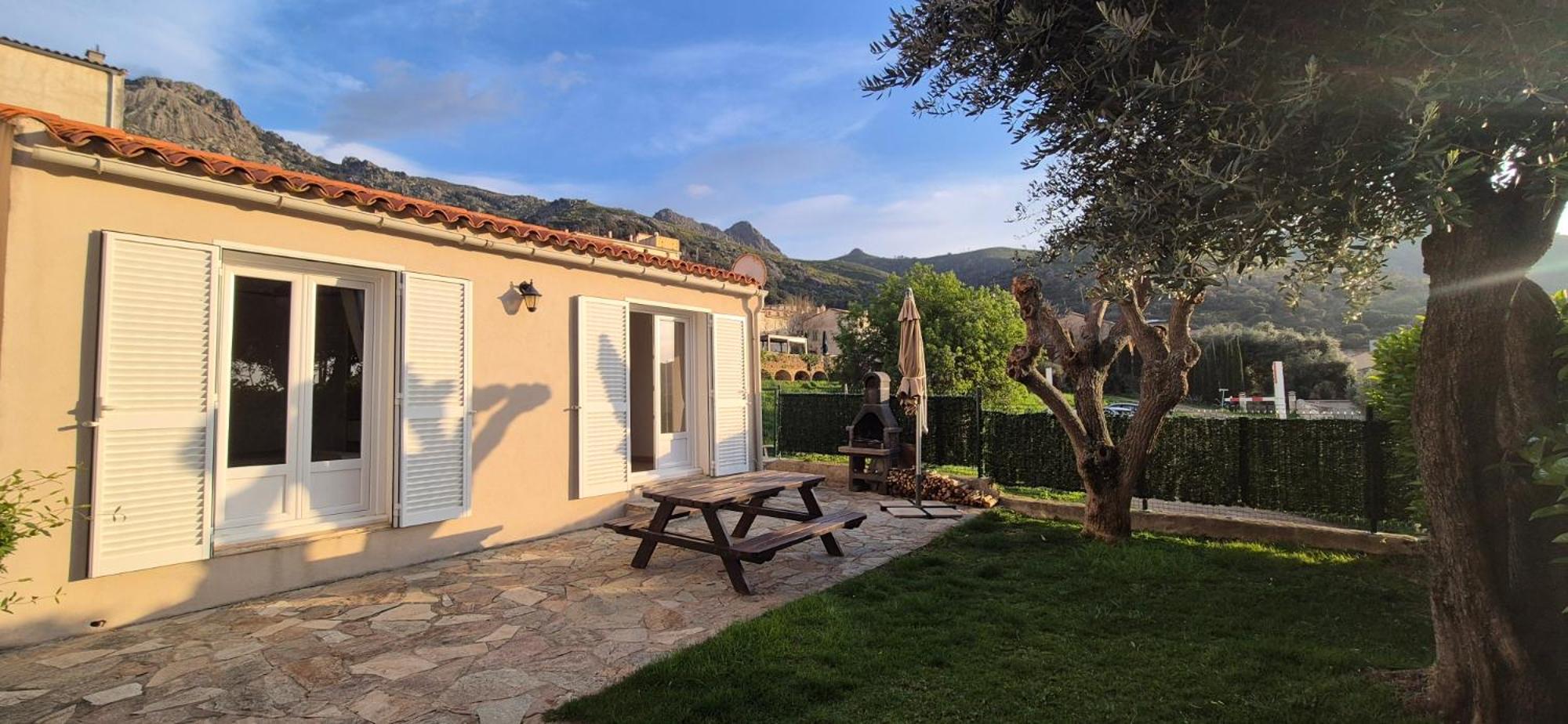 Gite A L'Ombre Du Clocher Calenzana Exterior photo
